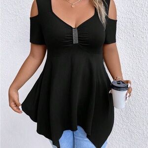 EMERY ROSE Plus Cold Shoulder Ruched Asymmetrical Hem Tee